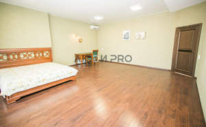 Дом 223м&sup2;, 2-этажный, участок 6 сот.  