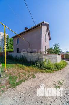 Дом 184м&sup2;, 3-этажный, участок 4 сот.  