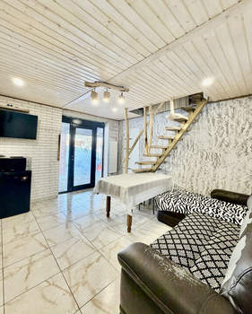 Дом 30м&sup2;, 2-этажный, участок 6 сот.  