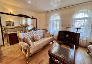 Дом 450м², 3-этажный, участок 6 сот.  