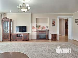 Коттедж 373м&sup2;, 2-этажный, участок 10 сот.  