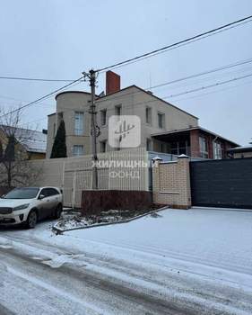 Дом 445м&sup2;, 3-этажный, участок 10 сот.  