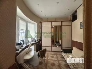 Дом 250м&sup2;, 3-этажный, участок 4 сот.  