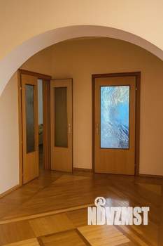 Дом 321м², 3-этажный, участок 13 сот.  