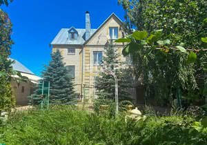 Дом 320м&sup2;, 3-этажный, участок 14 сот.  