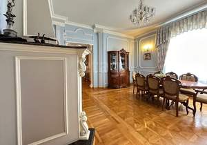 Дом 371м², 3-этажный, участок 10 сот.  