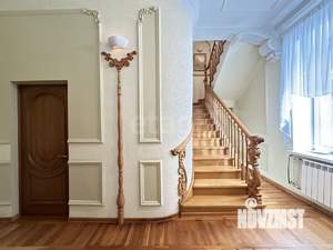 Дом 371м², 3-этажный, участок 10 сот.  