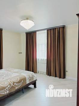 Коттедж 240м&sup2;, 3-этажный, участок 5 сот.  