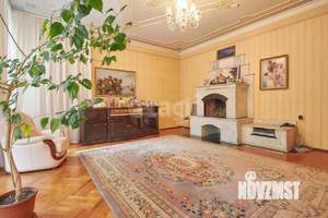 Дом 342м², 3-этажный, участок 9 сот.  