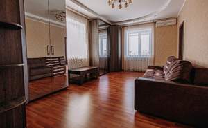 Дом 325м&sup2;, 3-этажный, участок 10 сот.  