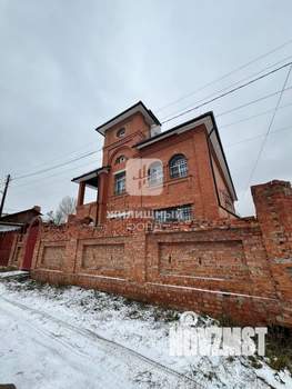 Дом 660м&sup2;, 3-этажный, участок 6 сот.  