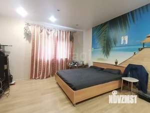 Дом 203м&sup2;, 3-этажный, участок 7 сот.  