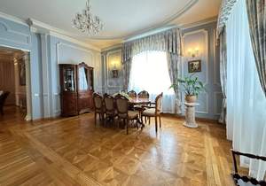 Дом 371м², 3-этажный, участок 10 сот.  