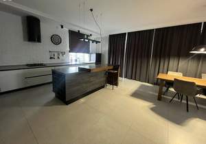 Дом 352м&sup2;, 3-этажный, участок 18 сот.  