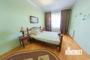 Коттедж 1600м², 4-этажный, участок 15 сот.  