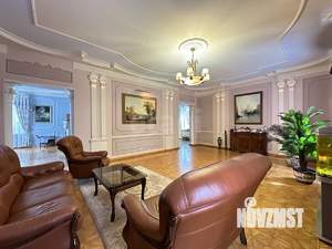 Дом 371м², 3-этажный, участок 10 сот.  