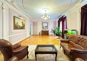Дом 371м², 3-этажный, участок 10 сот.  