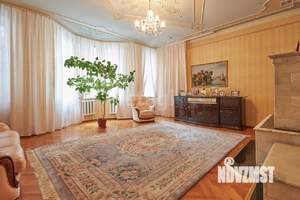 Дом 342м², 3-этажный, участок 9 сот.  