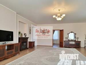 Коттедж 373м&sup2;, 2-этажный, участок 10 сот.  