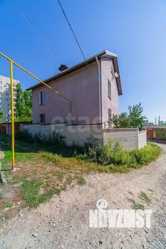 Дом 184м&sup2;, 3-этажный, участок 4 сот.  