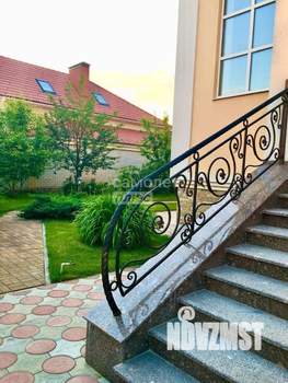 Коттедж 400м², 3-этажный, участок 10 сот.  