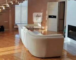 Дом 445м&sup2;, 3-этажный, участок 10 сот.  