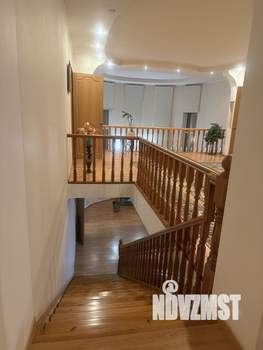 Коттедж 500м&sup2;, 3-этажный, участок 15 сот.  