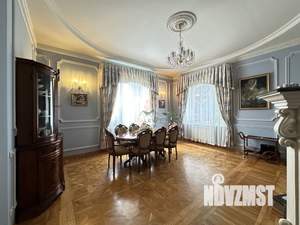 Коттедж 371м², 3-этажный, участок 10 сот.  