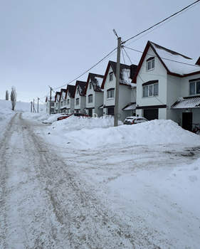 Дом 143м&sup2;, 3-этажный, участок 2 сот.  