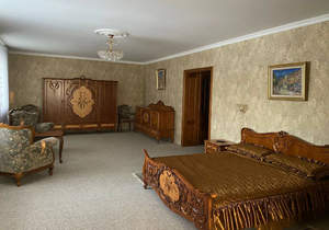 Дом 521м&sup2;, 3-этажный, участок 20 сот.  