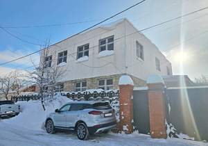 Дом 592м&sup2;, 2-этажный, участок 10 сот.  