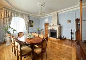 Дом 371м², 3-этажный, участок 10 сот.  