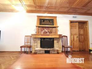 Коттедж 300м², 3-этажный, участок 7 сот.  