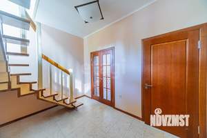 Дом 184м&sup2;, 3-этажный, участок 4 сот.  