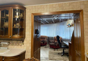 Дом 521м&sup2;, 3-этажный, участок 20 сот.  