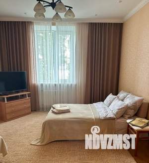 Студия квартира, посуточно, 42м2, 4/5 этаж