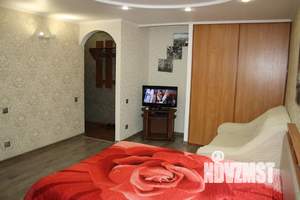 Студия квартира, посуточно, 40м2, 2/9 этаж