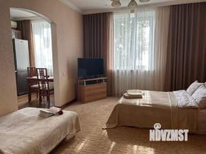 Студия квартира, посуточно, 42м2, 4/5 этаж