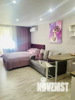 Студия квартира, посуточно, 35м2, 1/10 этаж