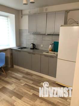 Студия квартира, посуточно, 36м2, 1/5 этаж