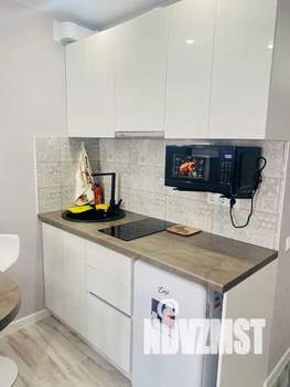 Студия квартира, посуточно, 35м2, 1/10 этаж