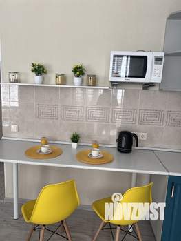 Студия квартира, посуточно, 35м2, 1/10 этаж