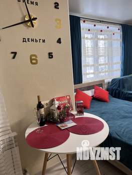 Студия квартира, посуточно, 35м2, 1/10 этаж