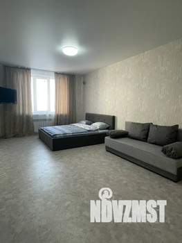 Студия квартира, посуточно, 40м2, 7/25 этаж