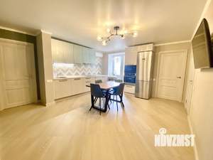 2-к квартира, вторичка, 63м2, 8/17 этаж