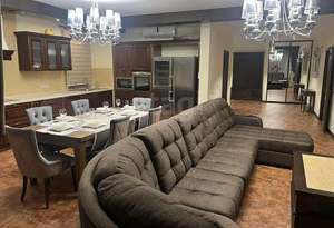 4-к квартира, вторичка, 154м2, 5/7 этаж