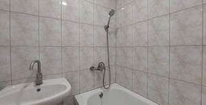 3-к квартира, вторичка, 64м2, 1/9 этаж