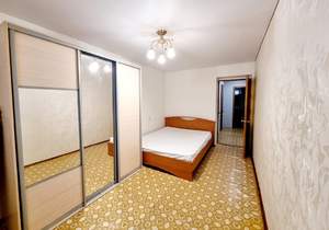 2-к квартира, вторичка, 57м2, 1/10 этаж