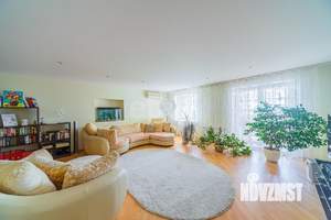 4-к квартира, вторичка, 156м2, 9/10 этаж