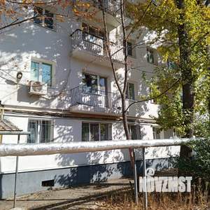 2-к квартира, вторичка, 42м2, 1/4 этаж